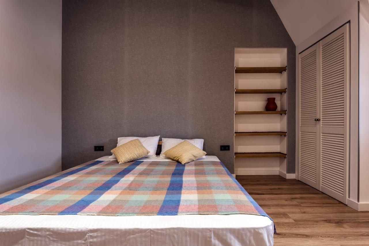 Leogrand Apartments On Kniazia Romana 6 Lviv Exterior photo