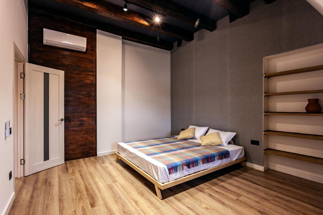 Leogrand Apartments On Kniazia Romana 6 Lviv Exterior photo