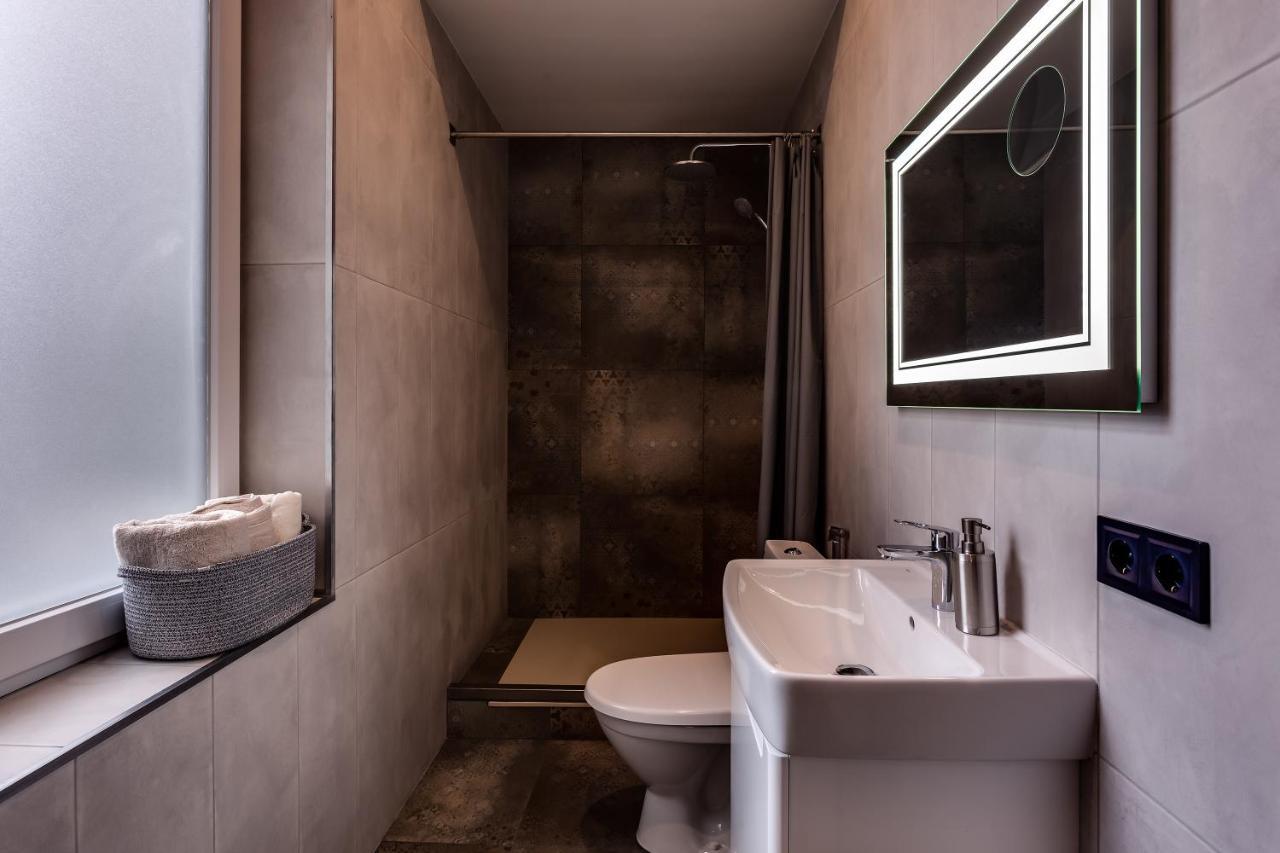 Leogrand Apartments On Kniazia Romana 6 Lviv Exterior photo