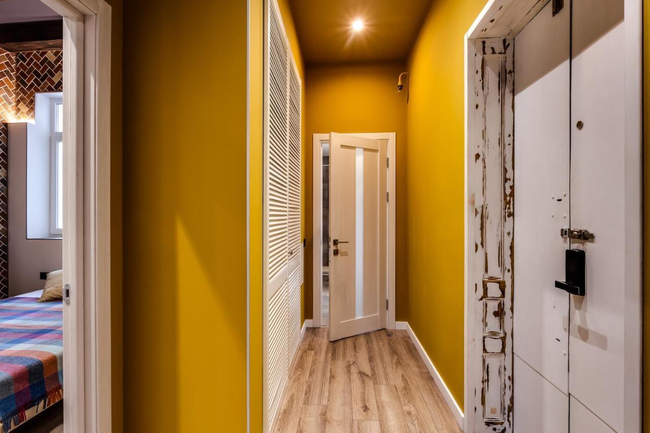 Leogrand Apartments On Kniazia Romana 6 Lviv Exterior photo