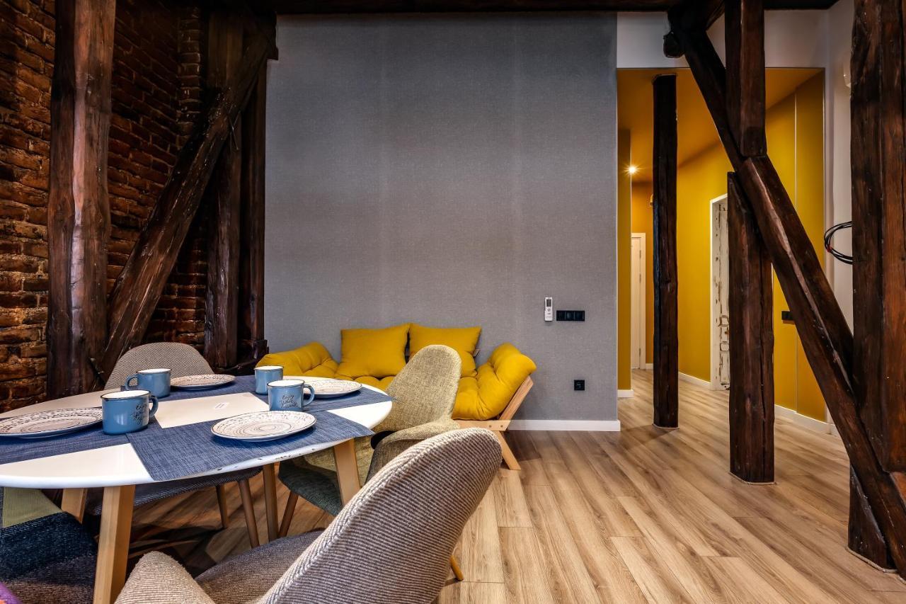 Leogrand Apartments On Kniazia Romana 6 Lviv Exterior photo