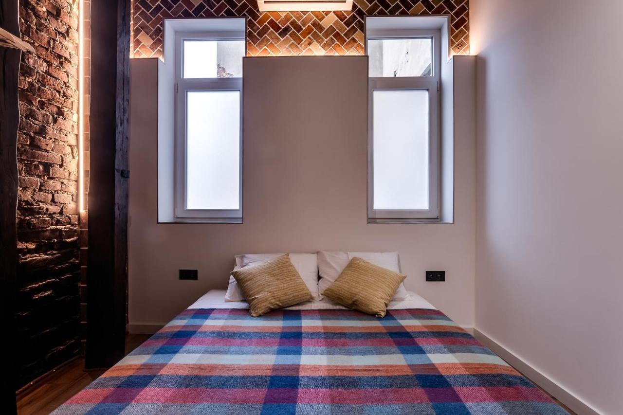 Leogrand Apartments On Kniazia Romana 6 Lviv Exterior photo